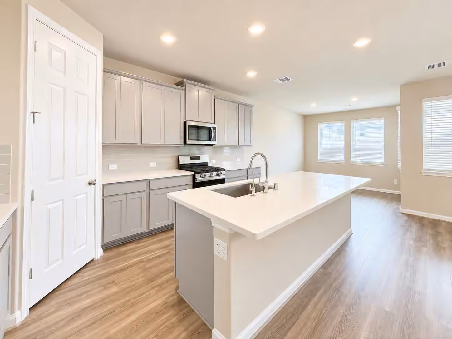 Photo 4 of 17215 Daylily Dune Way, Hockley, TX