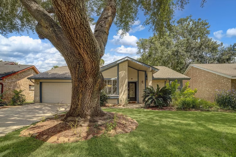 Photo 3 of 14218 Whitecross Drive, Houston, TX