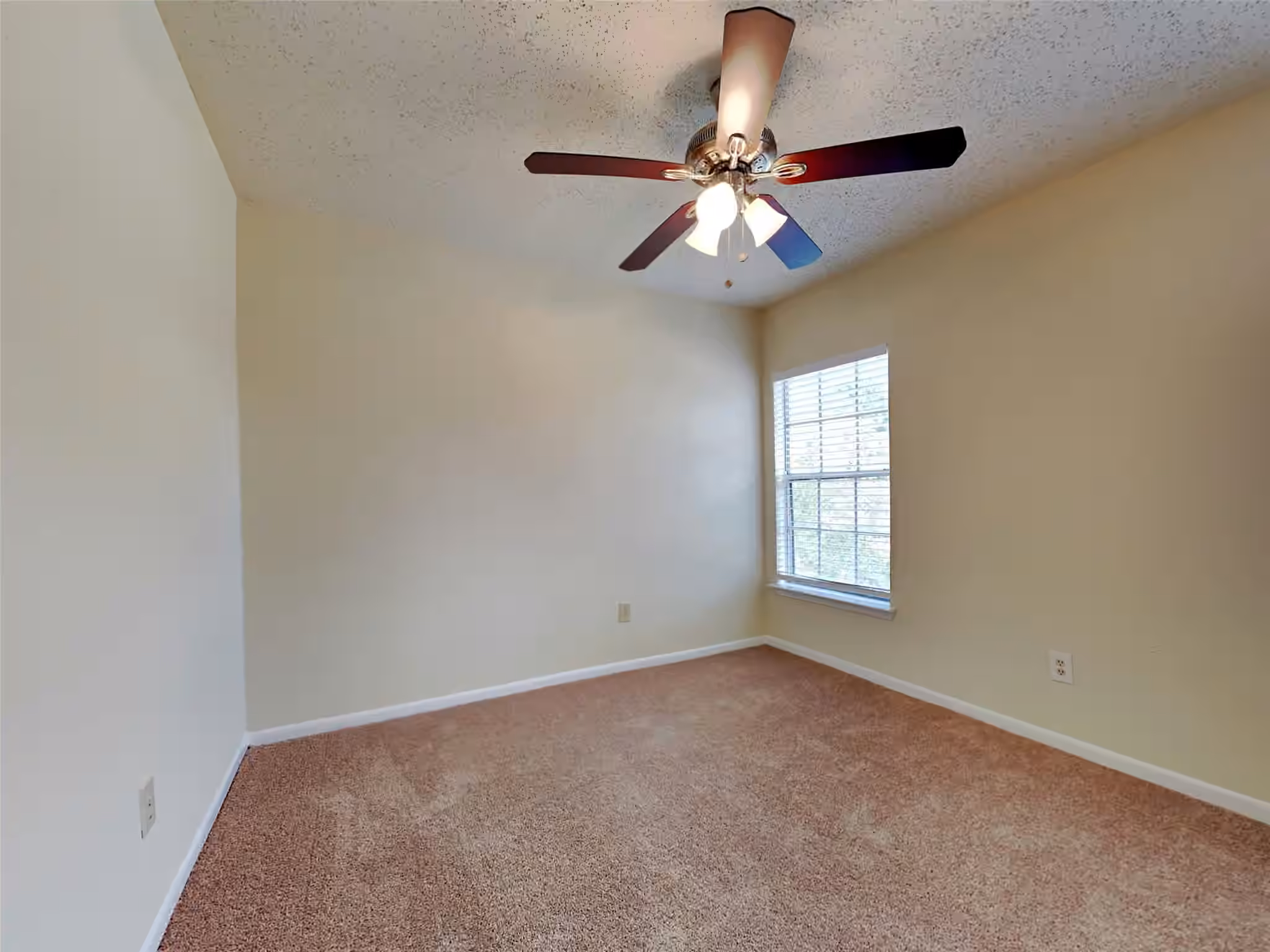 Photo 4 of 13322 Somersworth Drive, Houston, TX