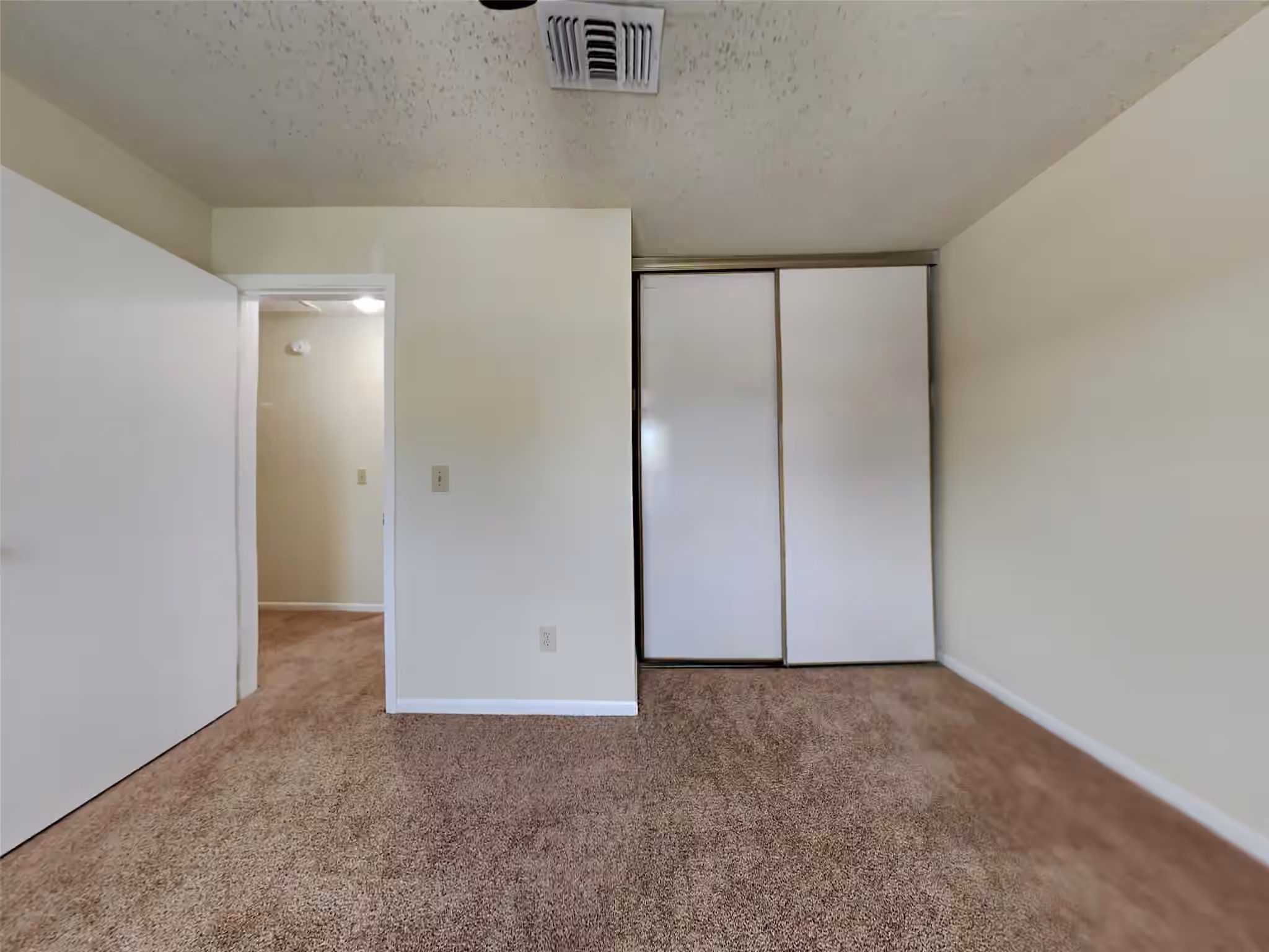 Photo 5 of 13322 Somersworth Drive, Houston, TX