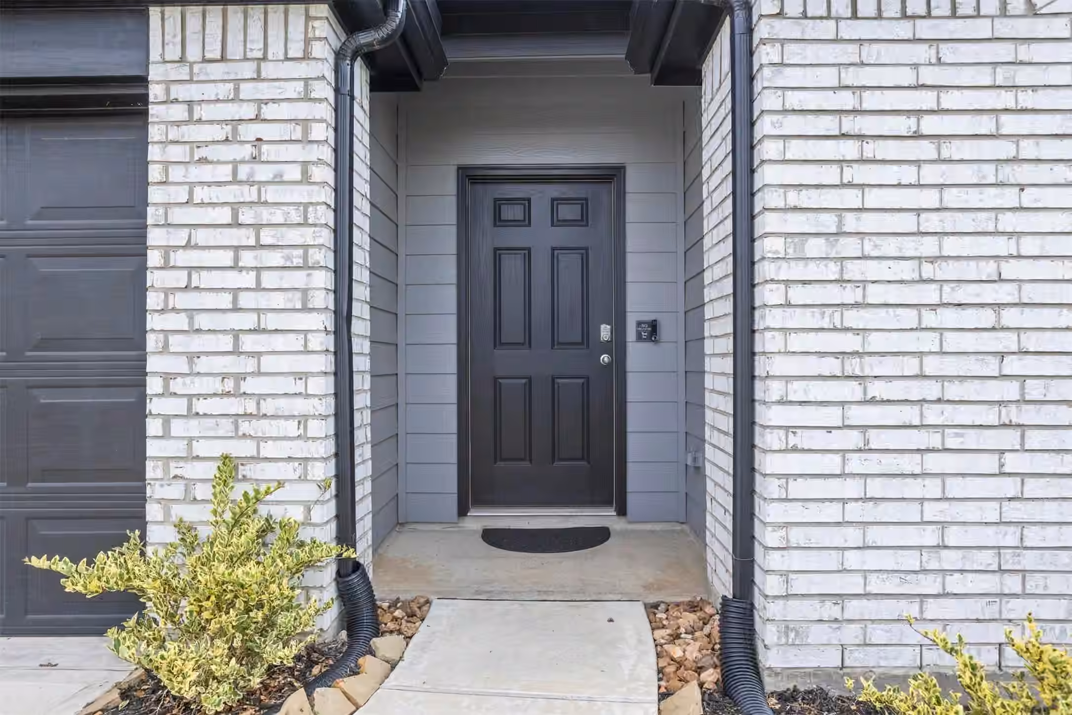 Photo 2 of 30290 Kingston Heath Drive, Cleveland, TX