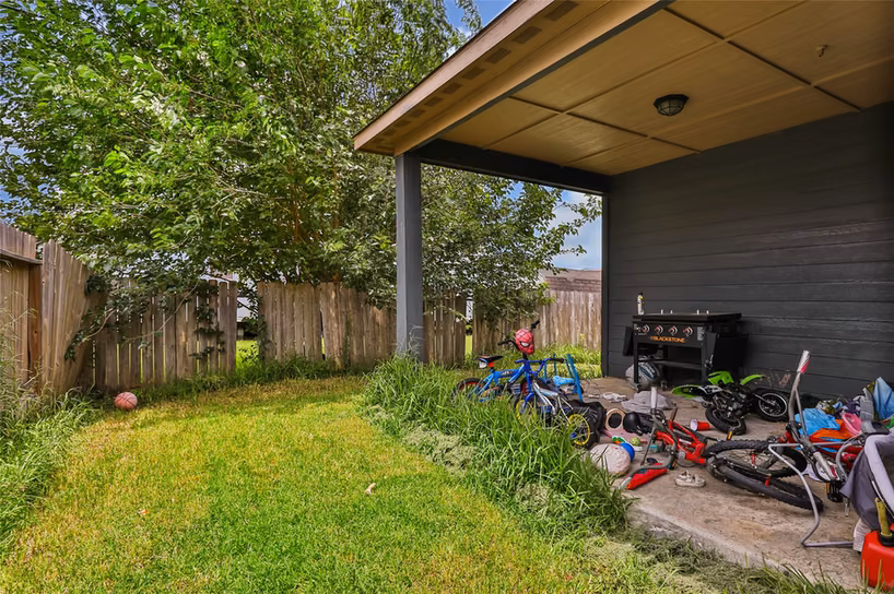 Photo 4 of 2707 Tracy Lane, Highlands, TX