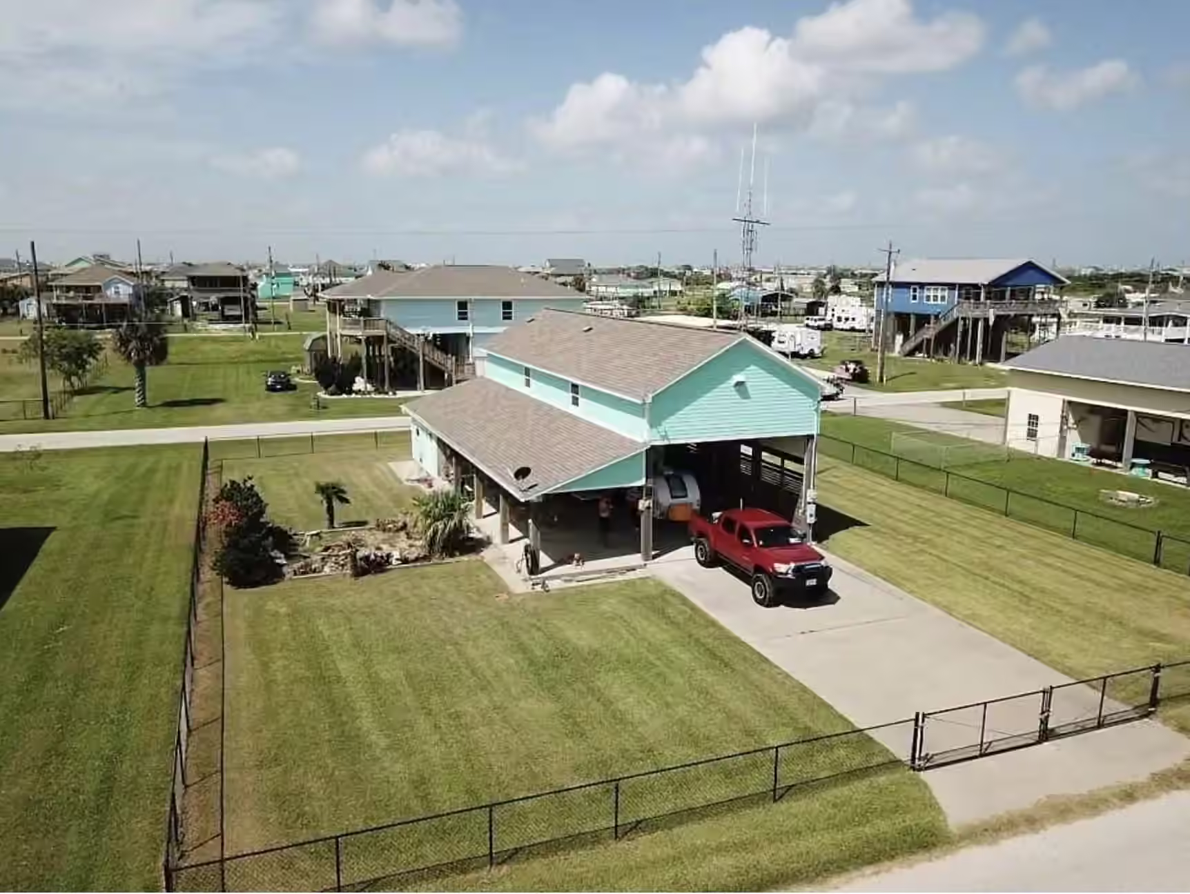 Photo of 930 West Lane, Crystal Beach, TX 77650