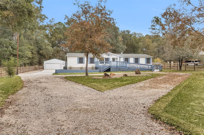 Photo of 4621 Price Road, Montgomery, TX 77316