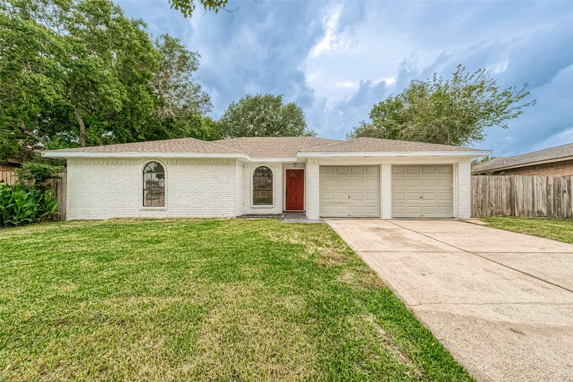 Photo 2 of 3814 Maplewood Drive, La Porte, TX