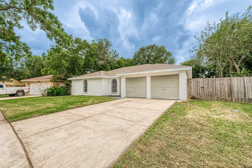 Photo 3 of 3814 Maplewood Drive, La Porte, TX