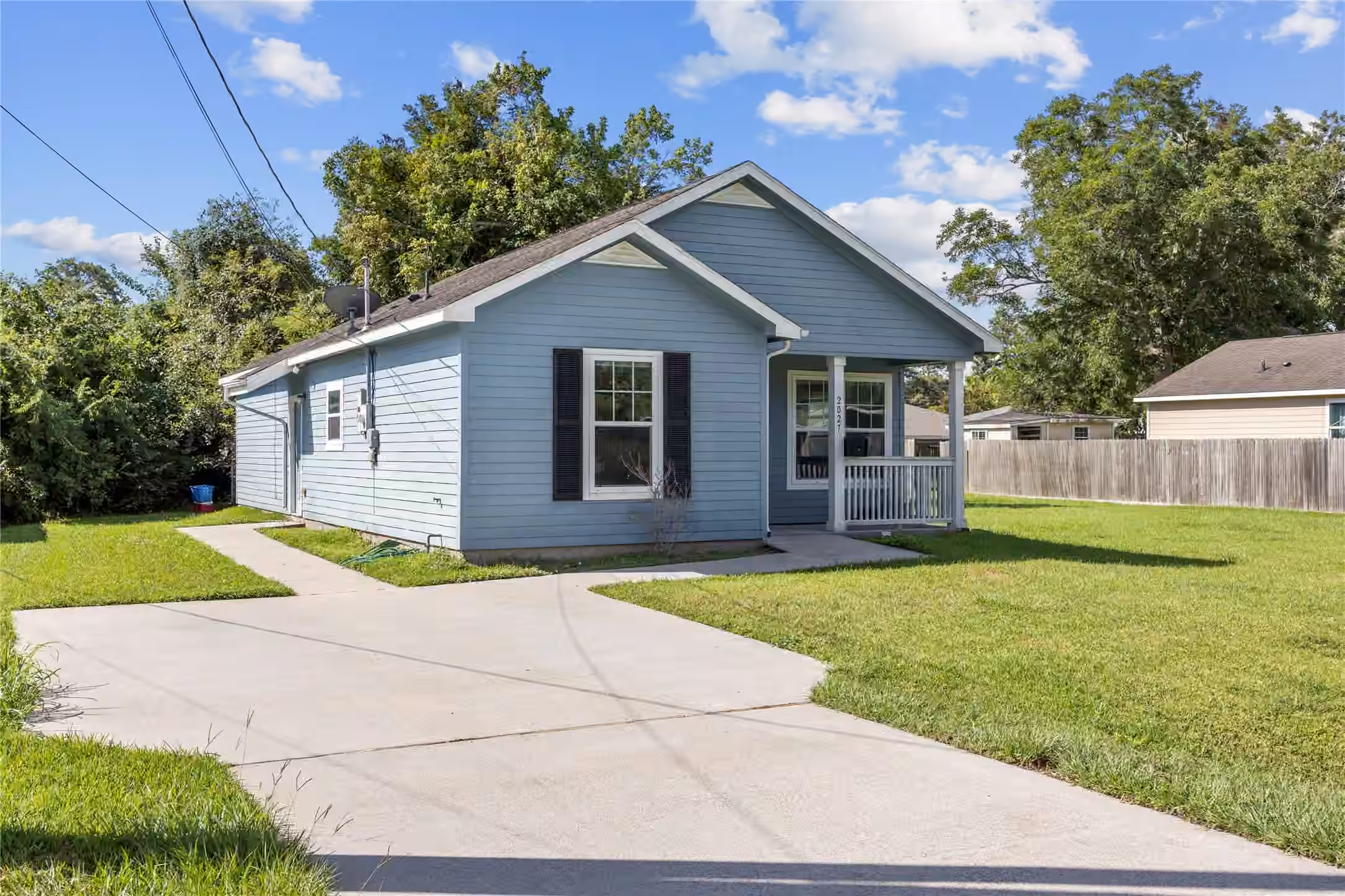 Photo 2 of 2027 Rosalee Street, La Marque, TX 77568