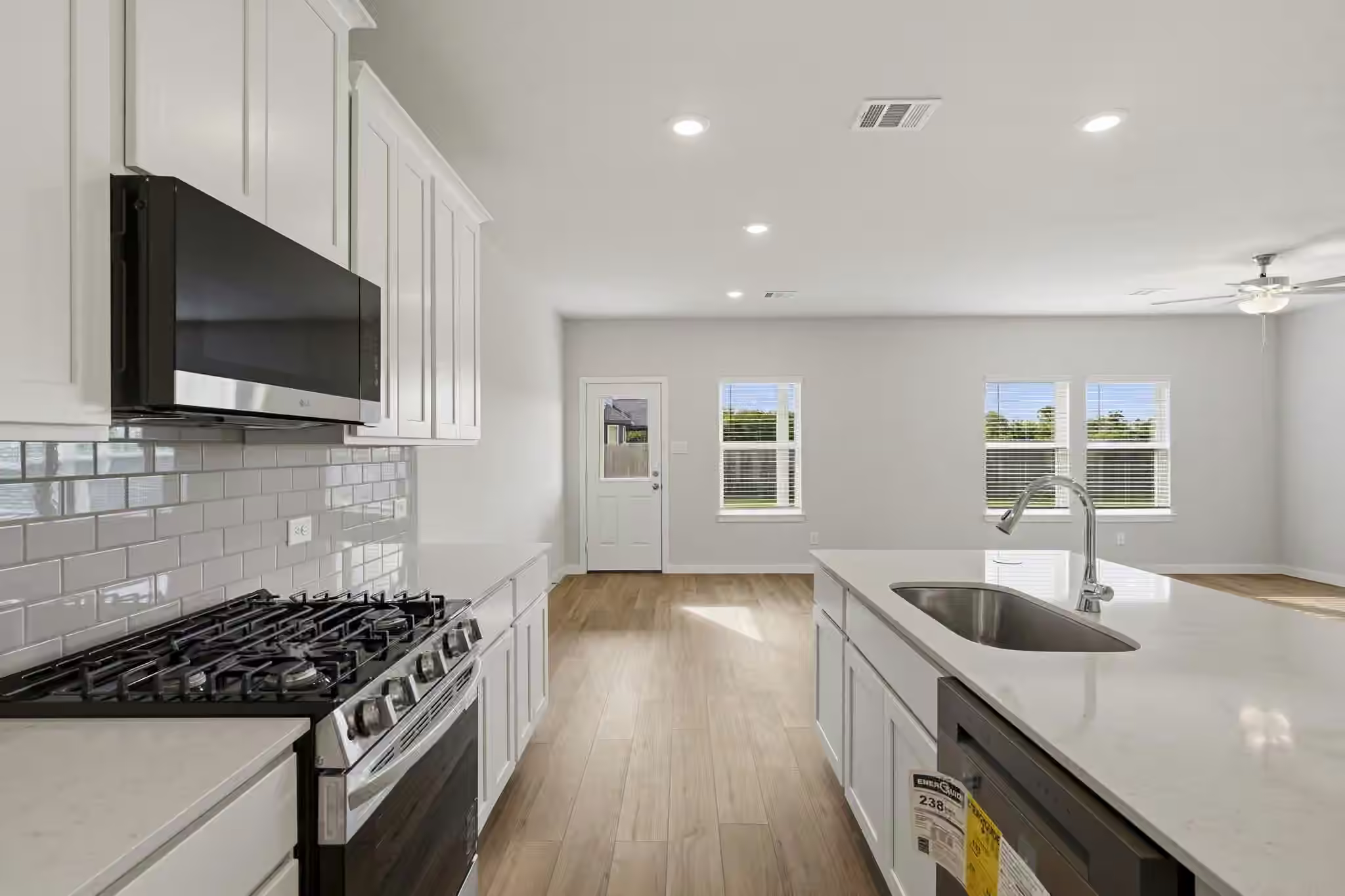 Photo 6 of 11526 Youngquist Drive, Mont Belvieu, TX