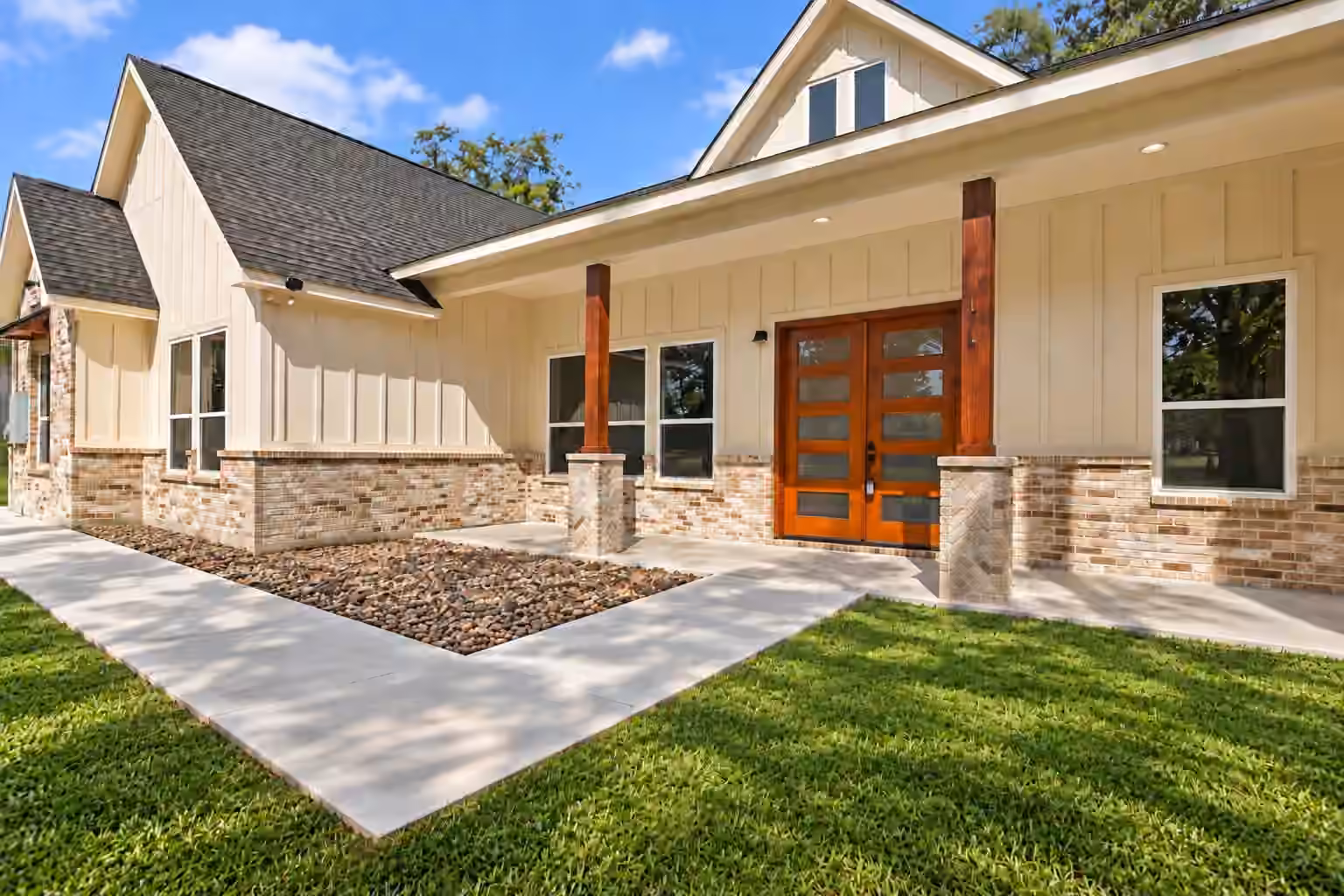 Photo 2 of 1302 Lamar Street, Liberty, TX