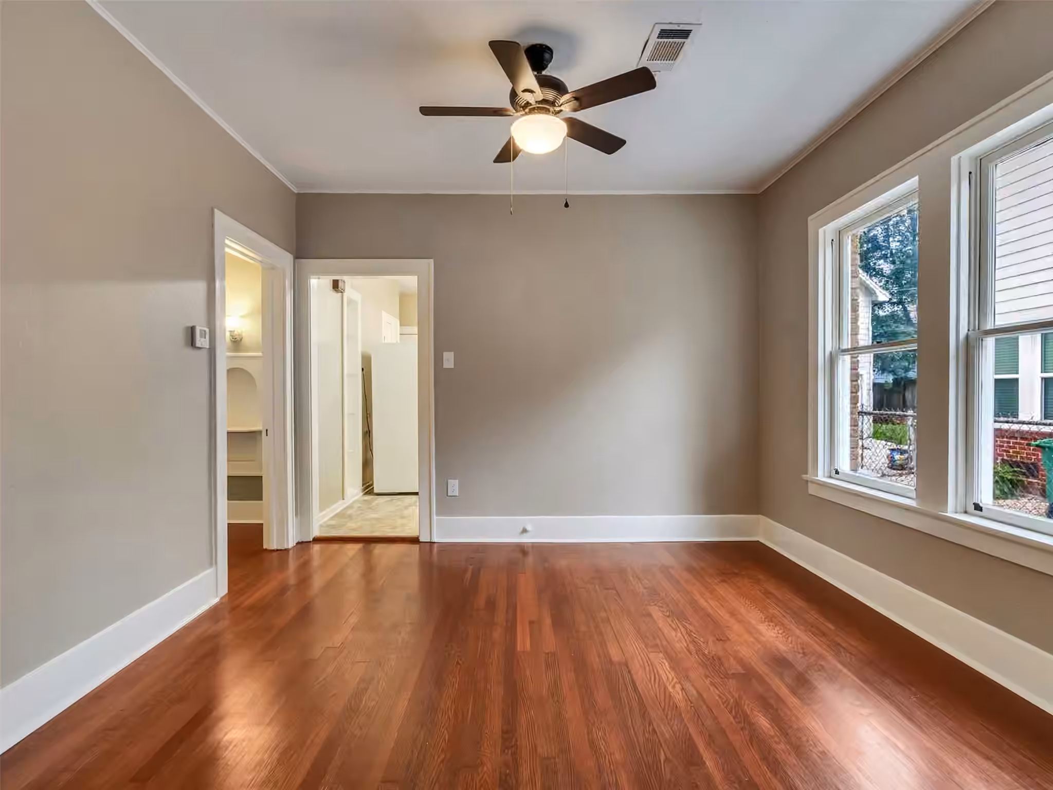 Photo 5 of 1412 Lawson Street, Houston, TX