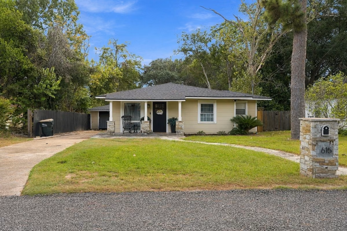 Photo of 1615 Front Street, Columbus, TX 78934