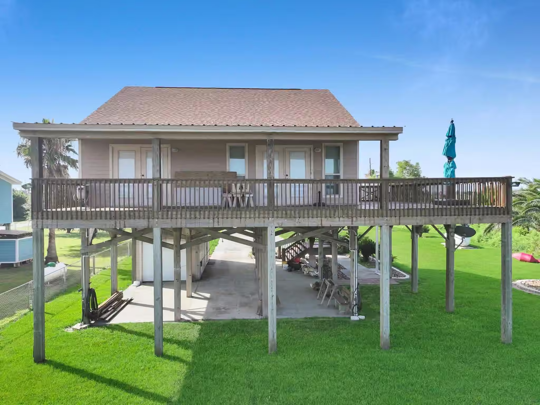 Photo 6 of 1301 N Monkhouse Drive, Crystal Beach, TX