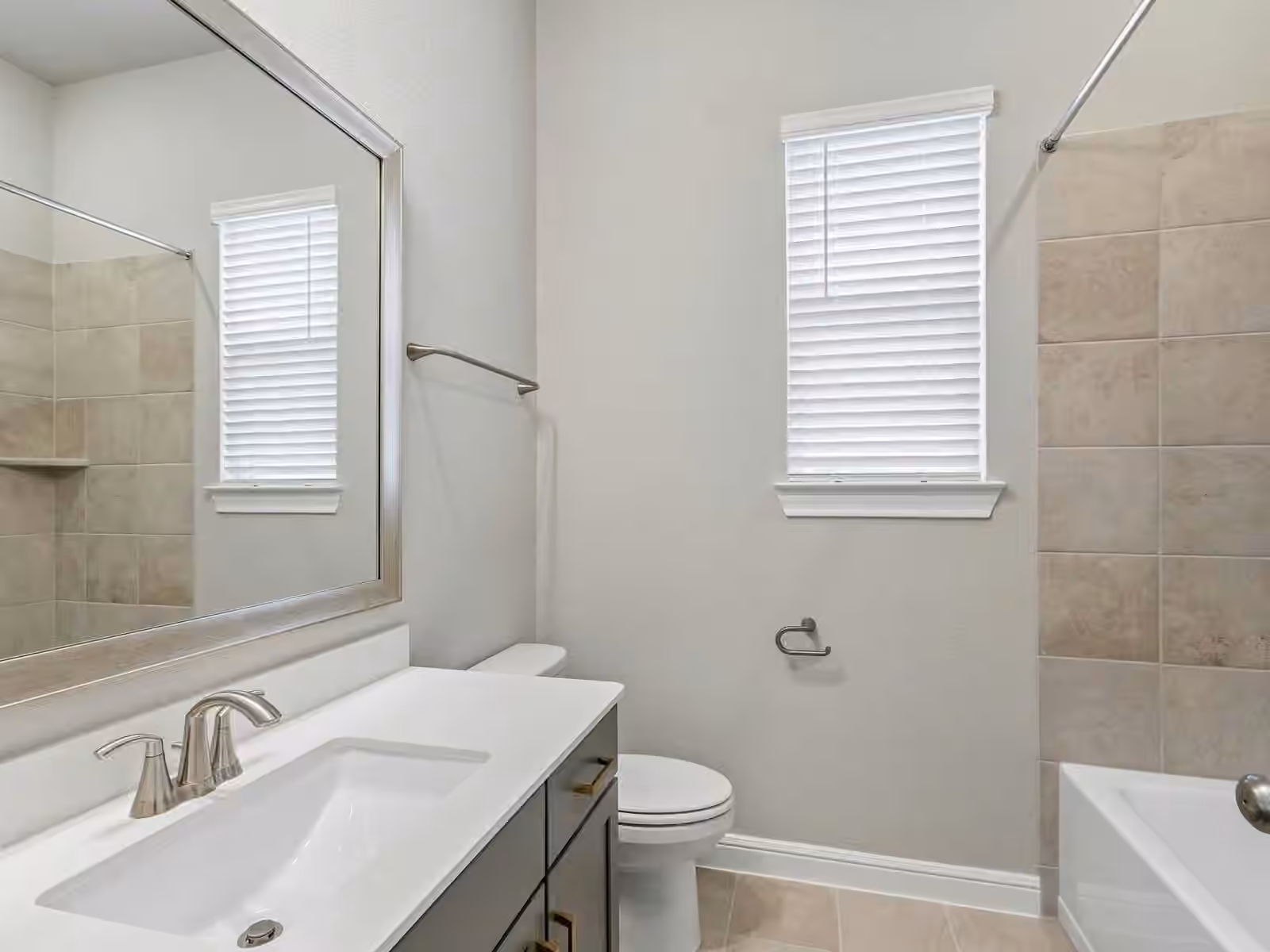 Photo 5 of 5127 Autumn Hills Trail, Pearland, TX