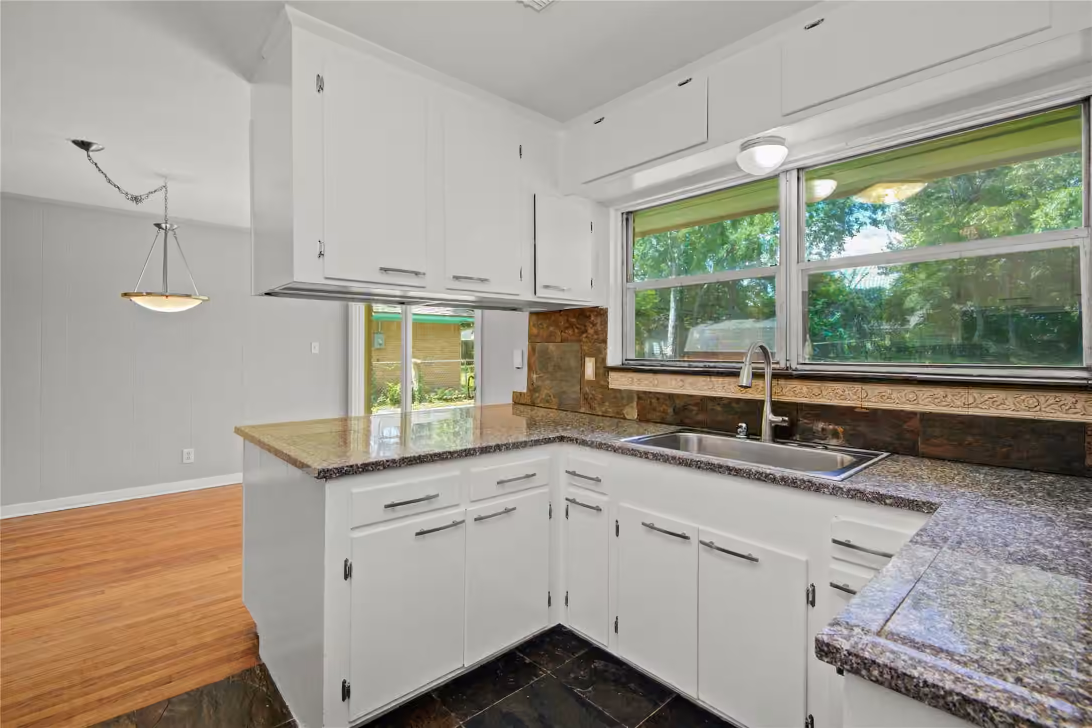 Photo 3 of 11206 Cliffwood Drive, Houston, TX