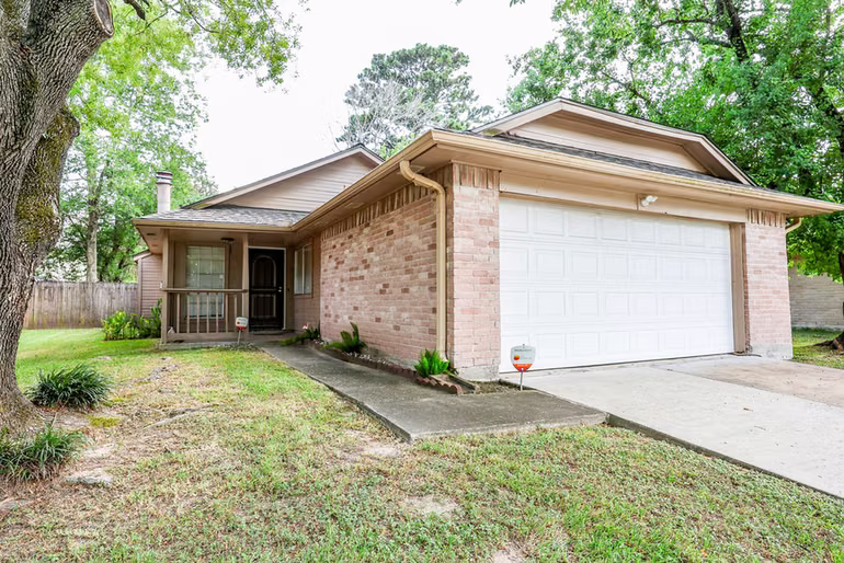 Photo 2 of 11114 Drakeland Drive, Humble, TX