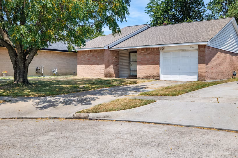 Photo 2 of 3646 Yorkingham Drive, Houston, TX
