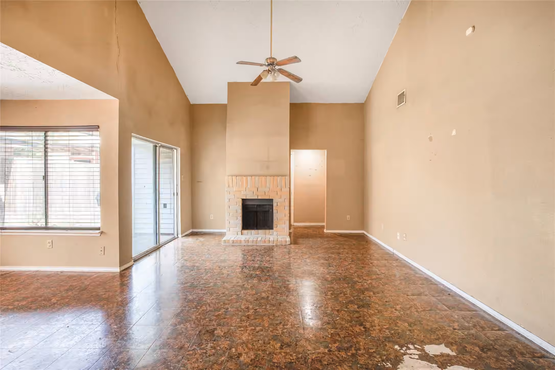Photo 4 of 3646 Yorkingham Drive, Houston, TX