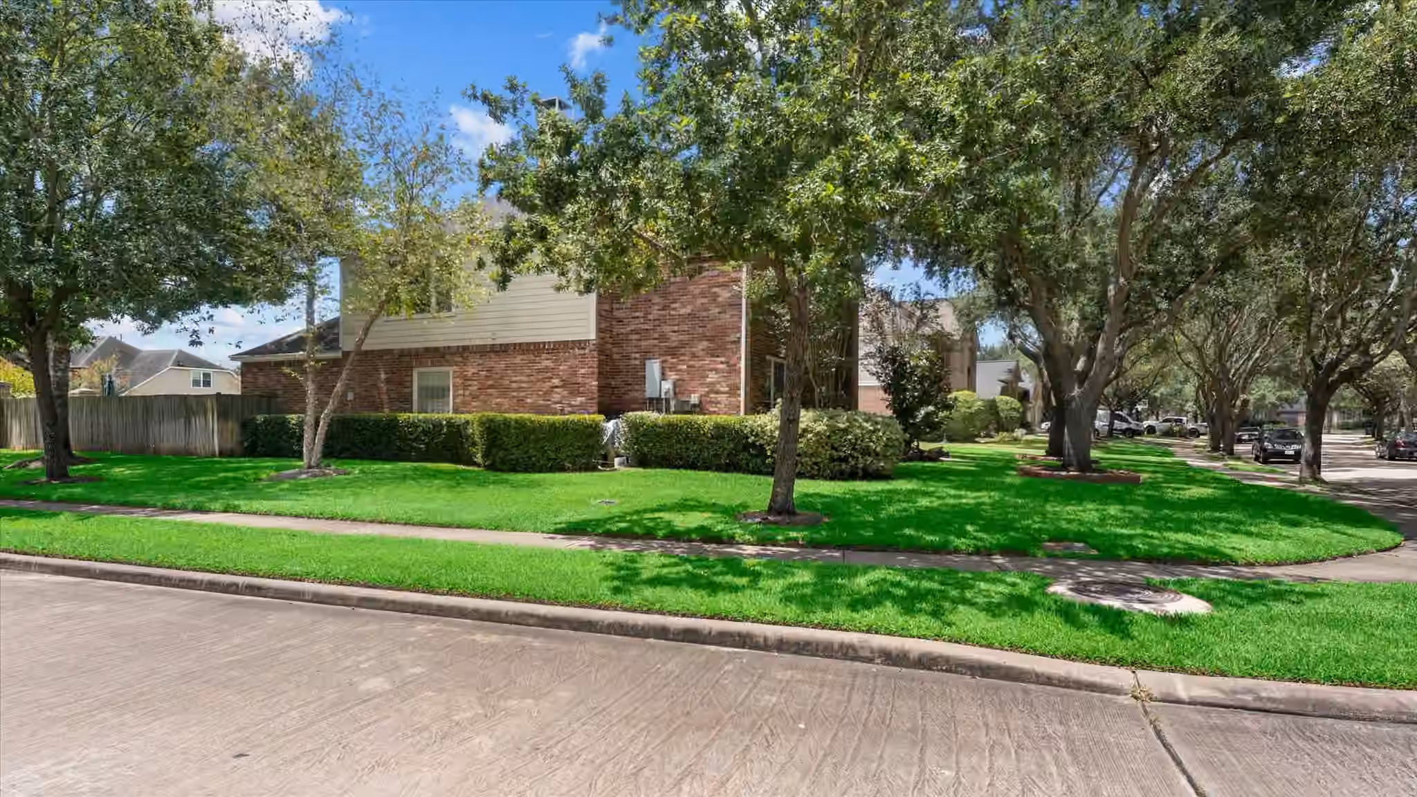 Photo 3 of 406 Silver Creek Circle, Richmond, TX