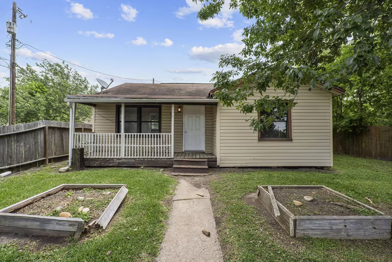 Photo of 810 23rd Street N, Texas City, TX