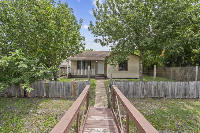 Photo 2 of 810 23rd Street N, Texas City, TX