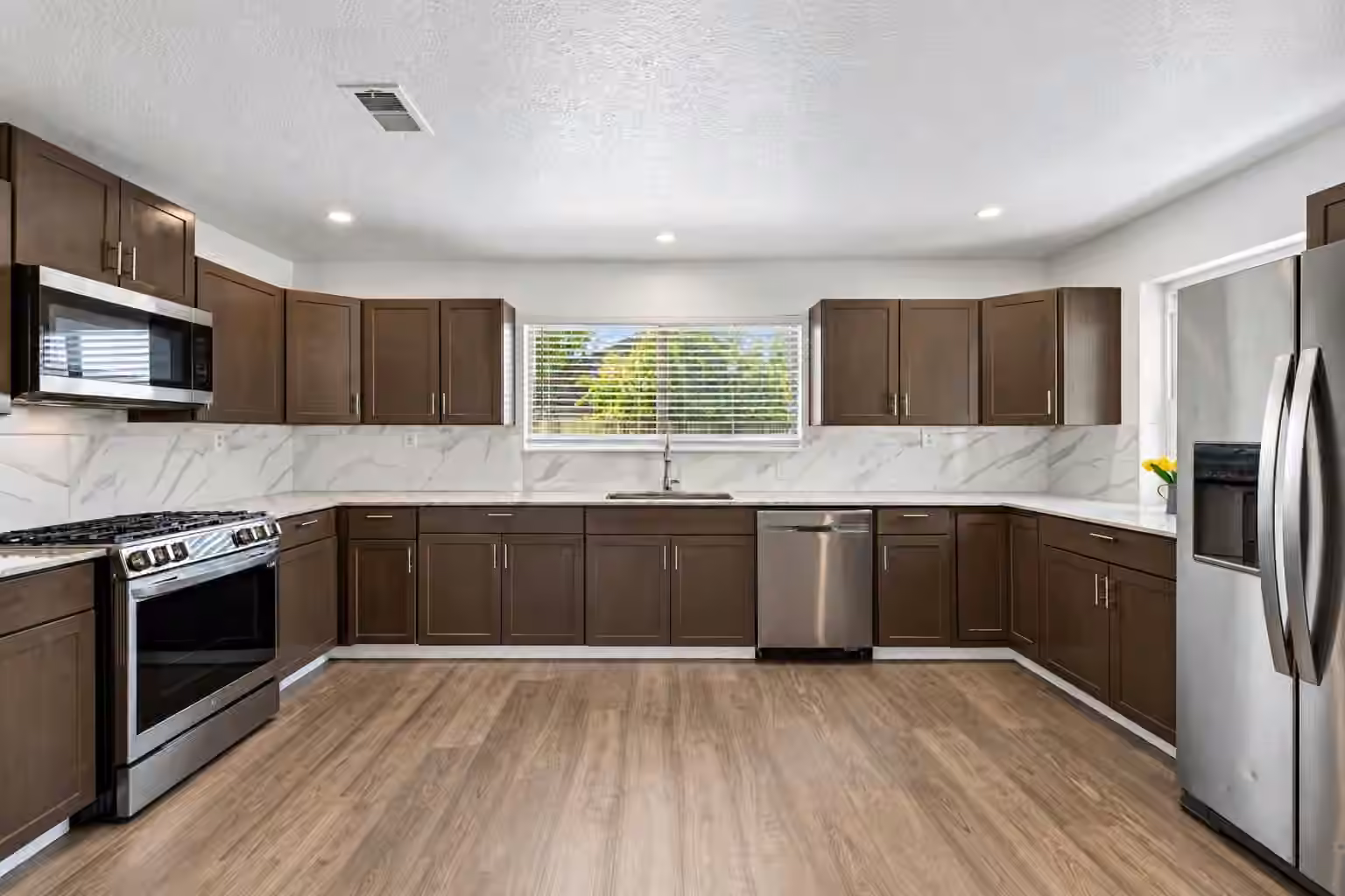 Photo 5 of 5811 Birchmont Drive, Houston, TX 77092