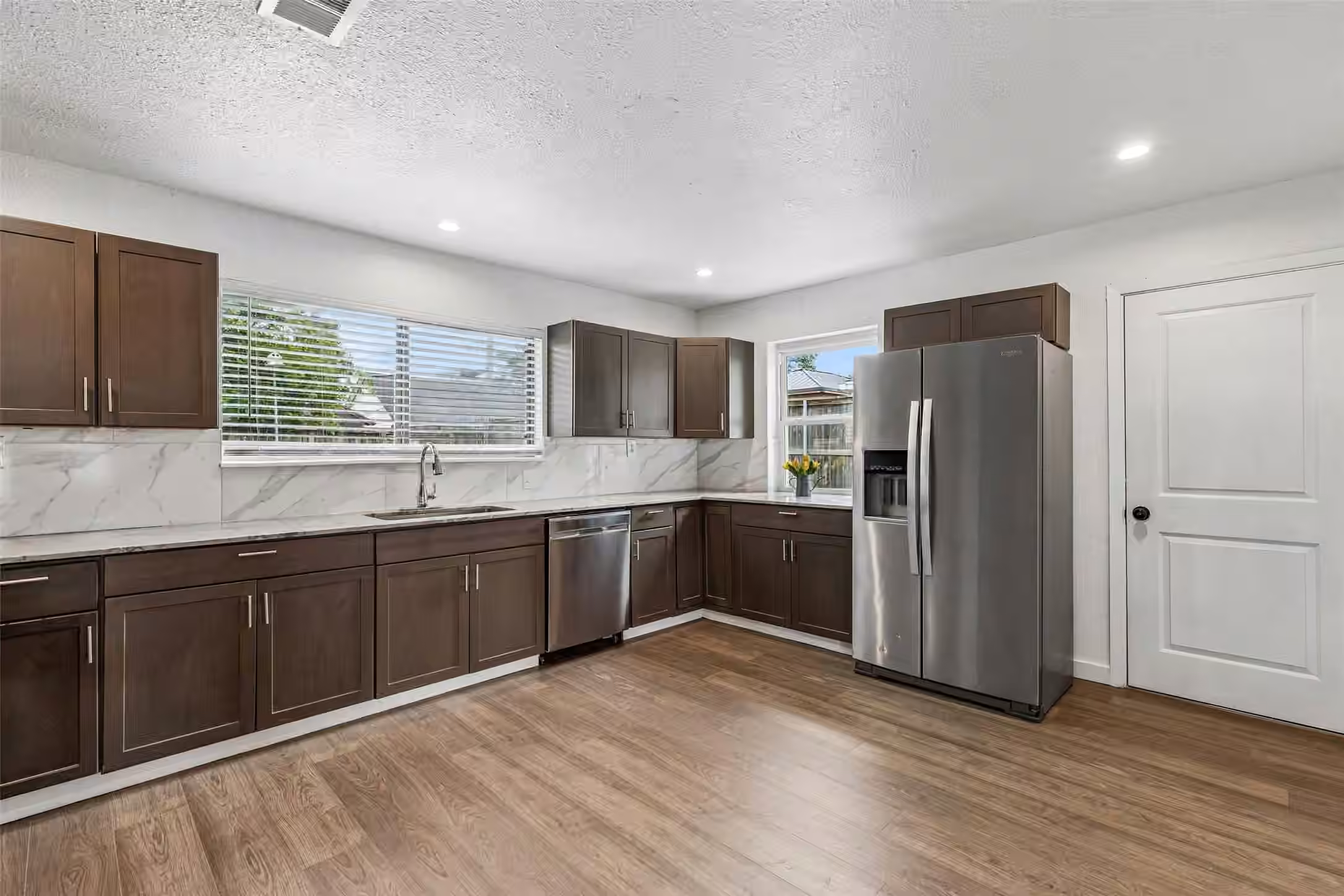Photo 6 of 5811 Birchmont Drive, Houston, TX 77092