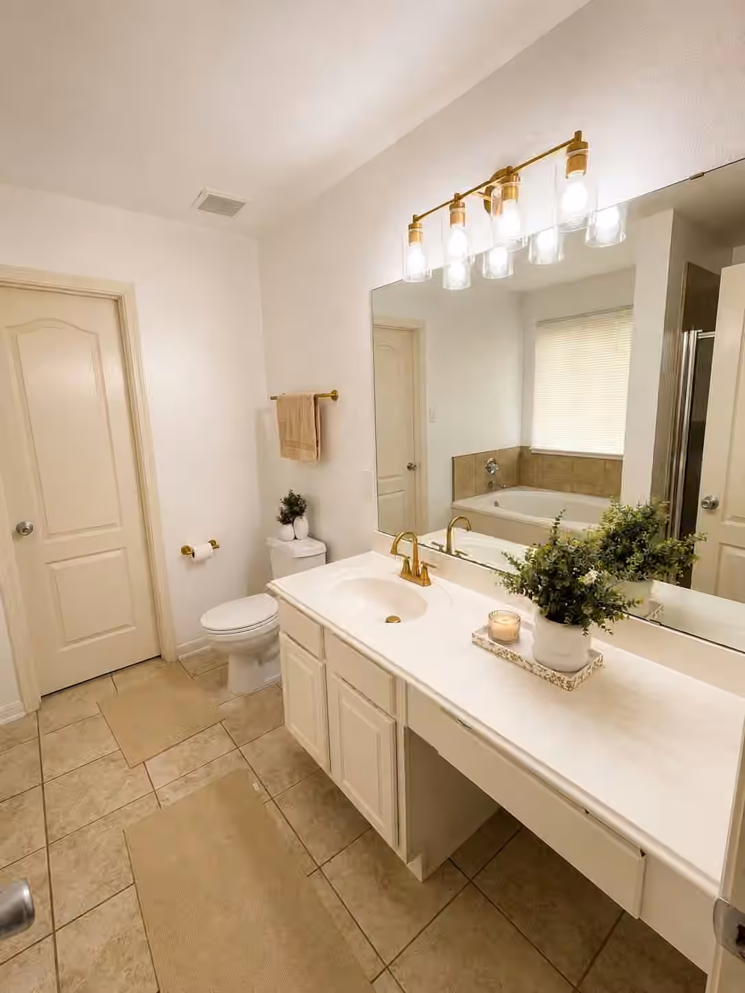 Photo 4 of 6507 Hawthorne Falls Lane, Houston, TX