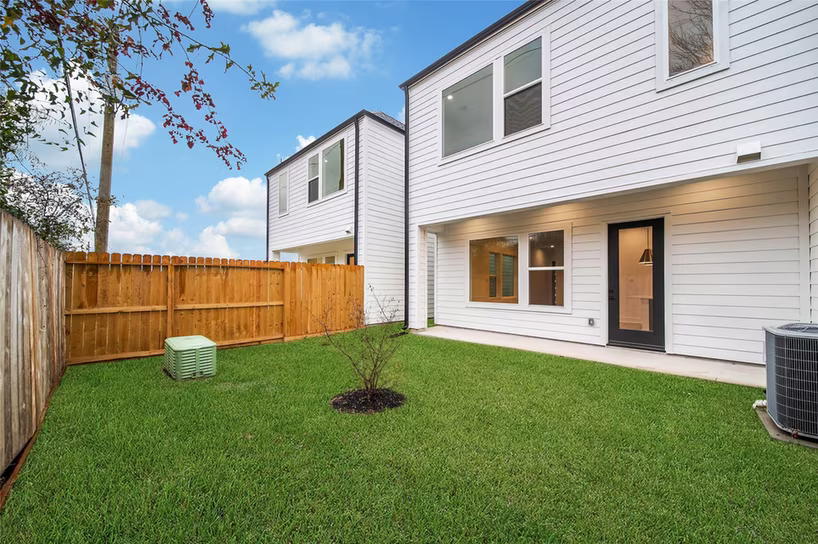 Photo 5 of 7618 Inwood Hills Lane, Houston, TX