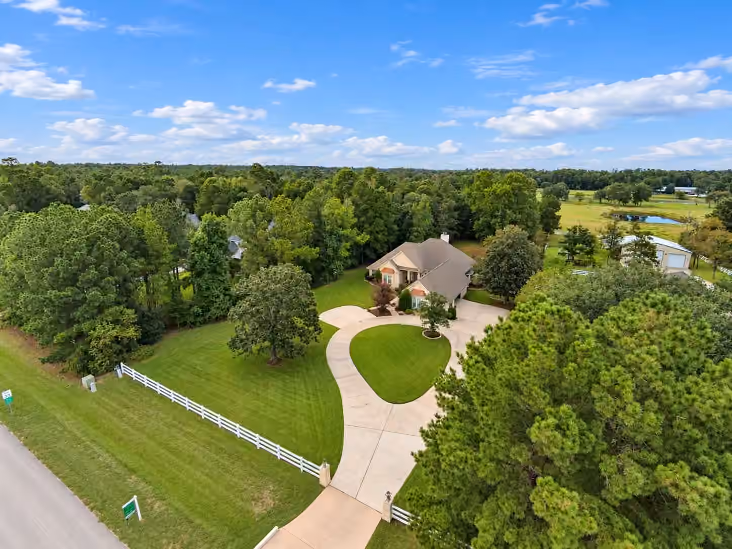 Photo 4 of 9135 Grand Lake Estates Drive, Montgomery, TX