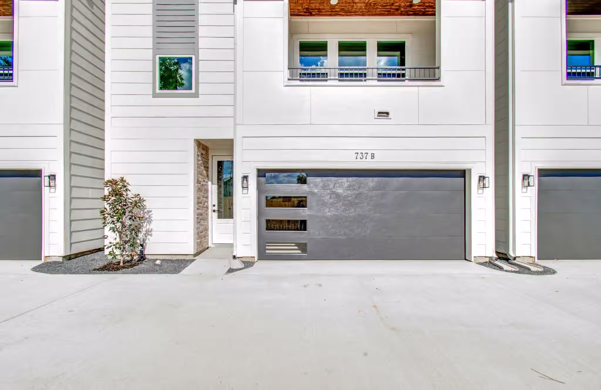 Photo 2 of 737 W 21st Street B, Houston, TX
