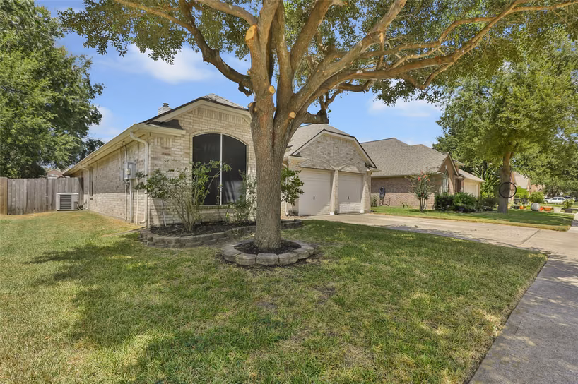 Photo 2 of 18619 Woodbreeze Drive, Humble, TX