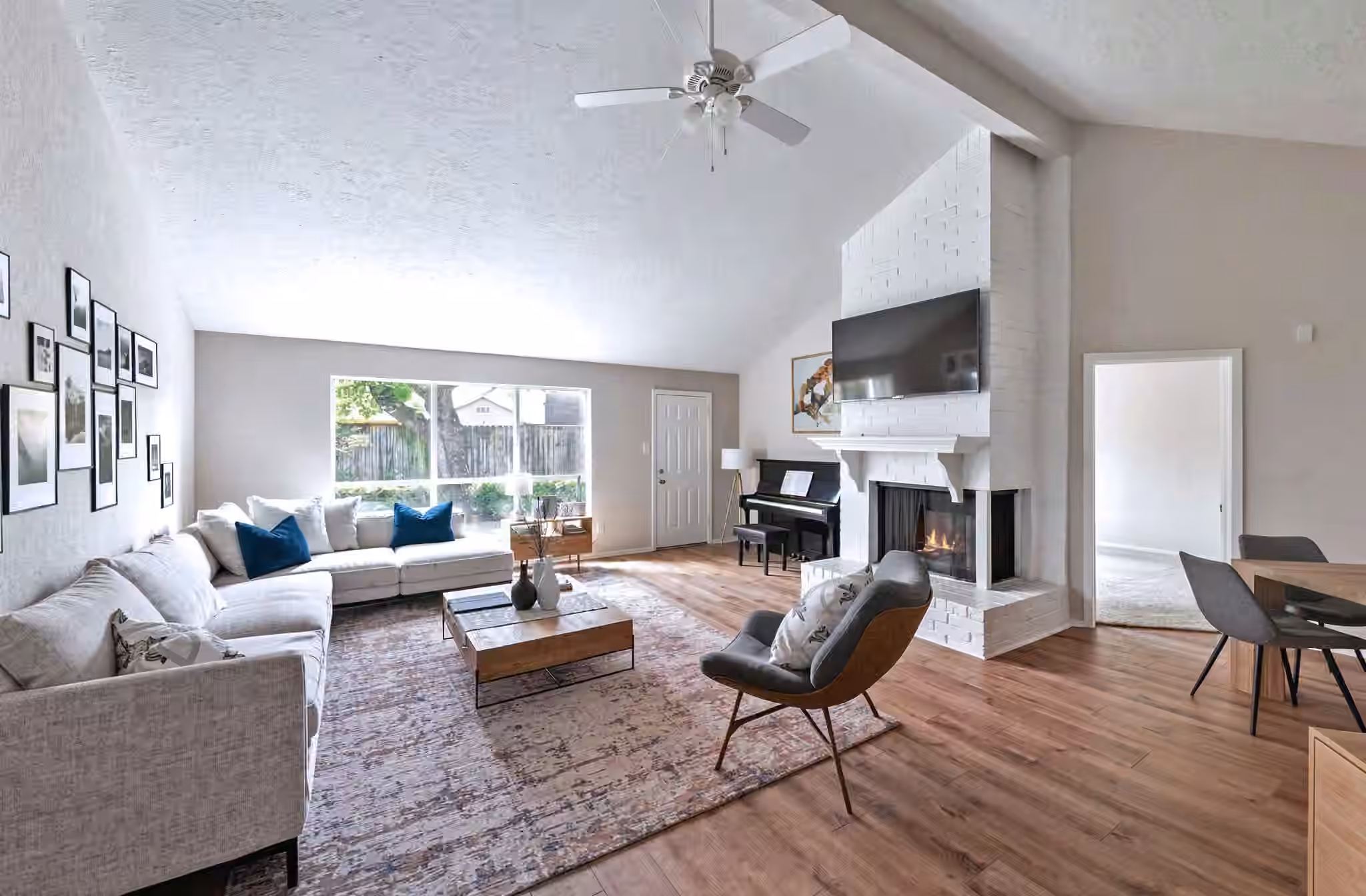 Photo 4 of 11322 Yorklyn Drive, Houston, TX