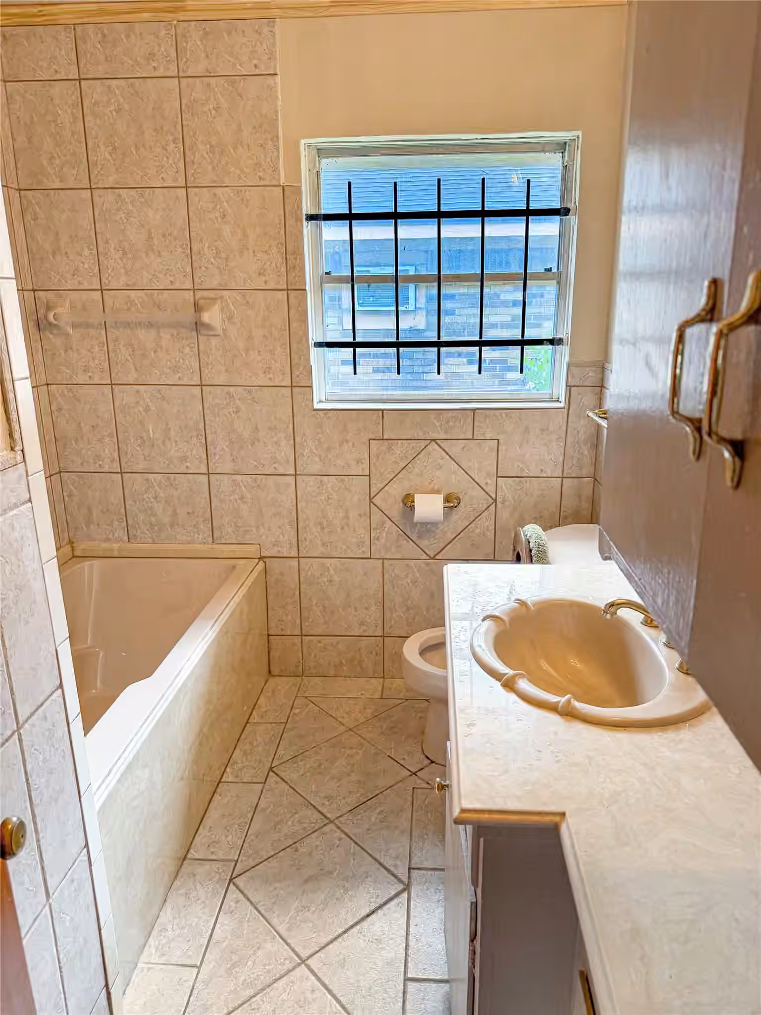 Photo 5 of 10437 Wolbrook Street, Houston, TX