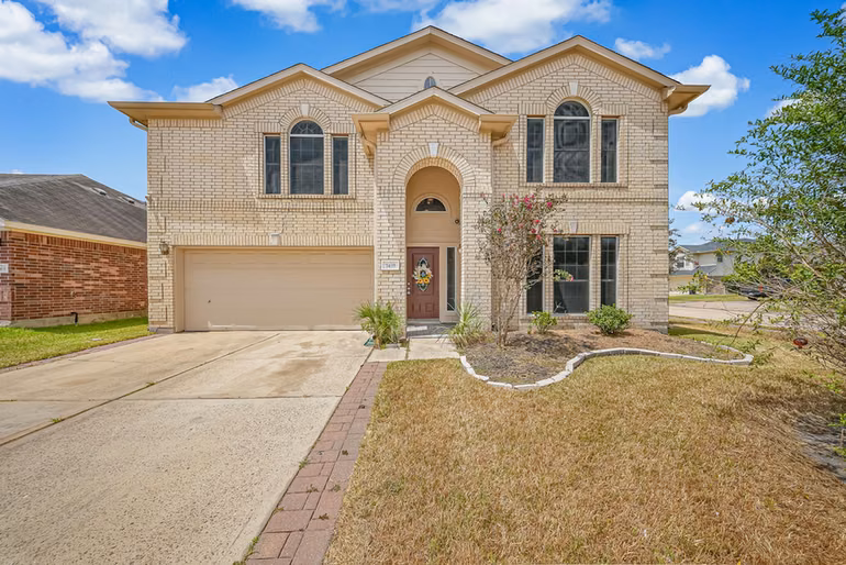 Photo 2 of 7435 Superior Drive, Baytown, TX