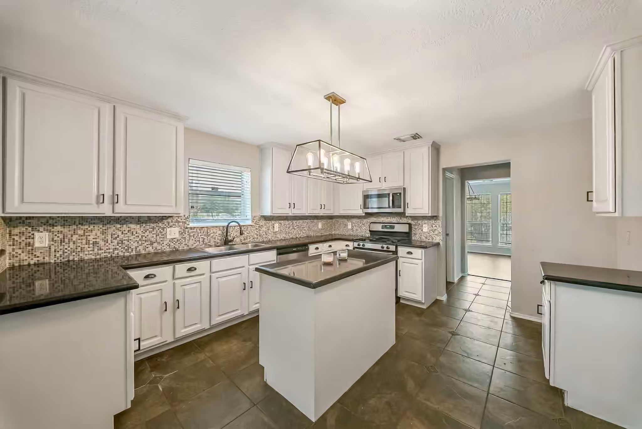 Photo 5 of 7435 Superior Drive, Baytown, TX