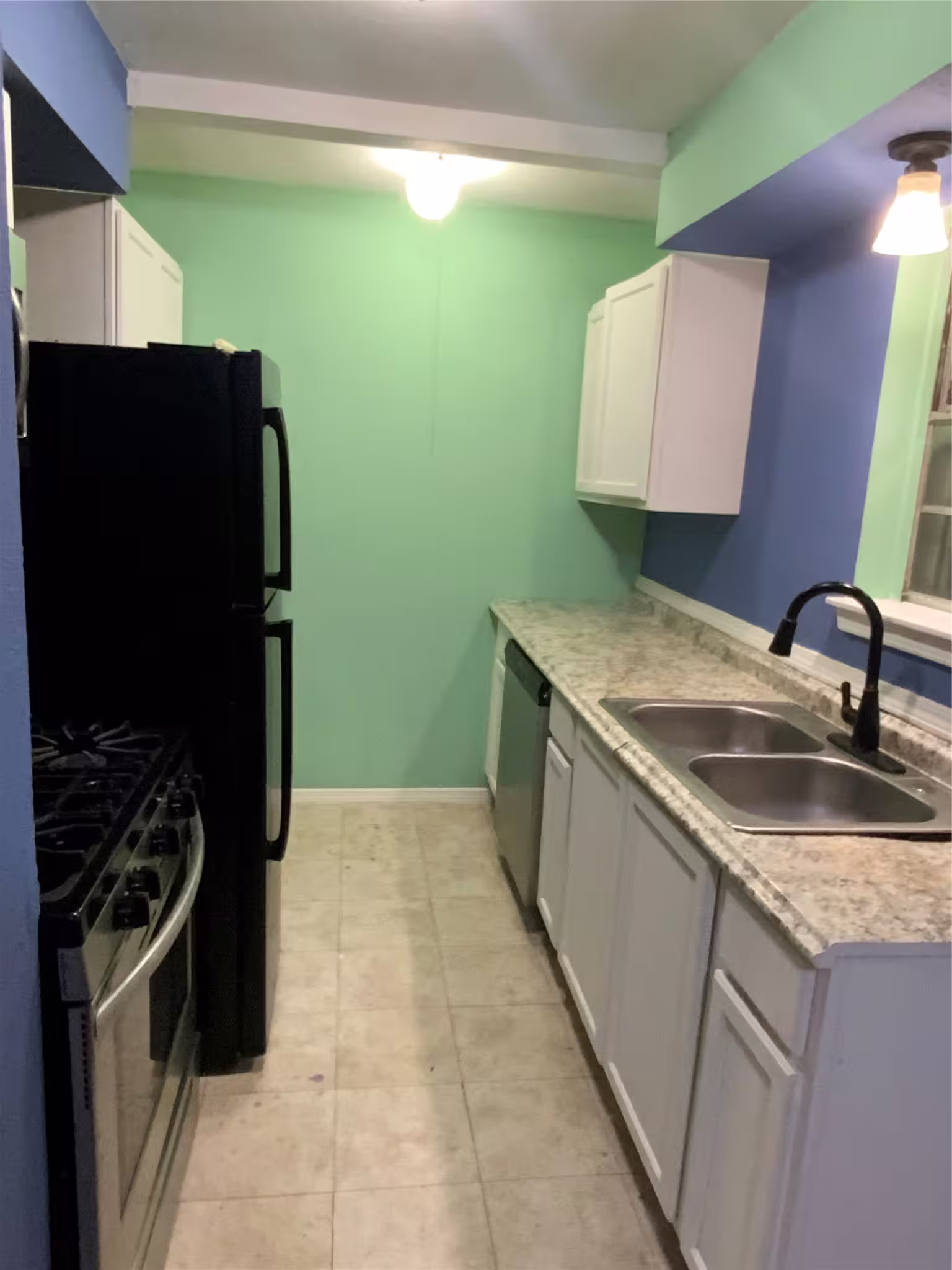 Photo 4 of 16927 Blairwood Drive, Houston, TX