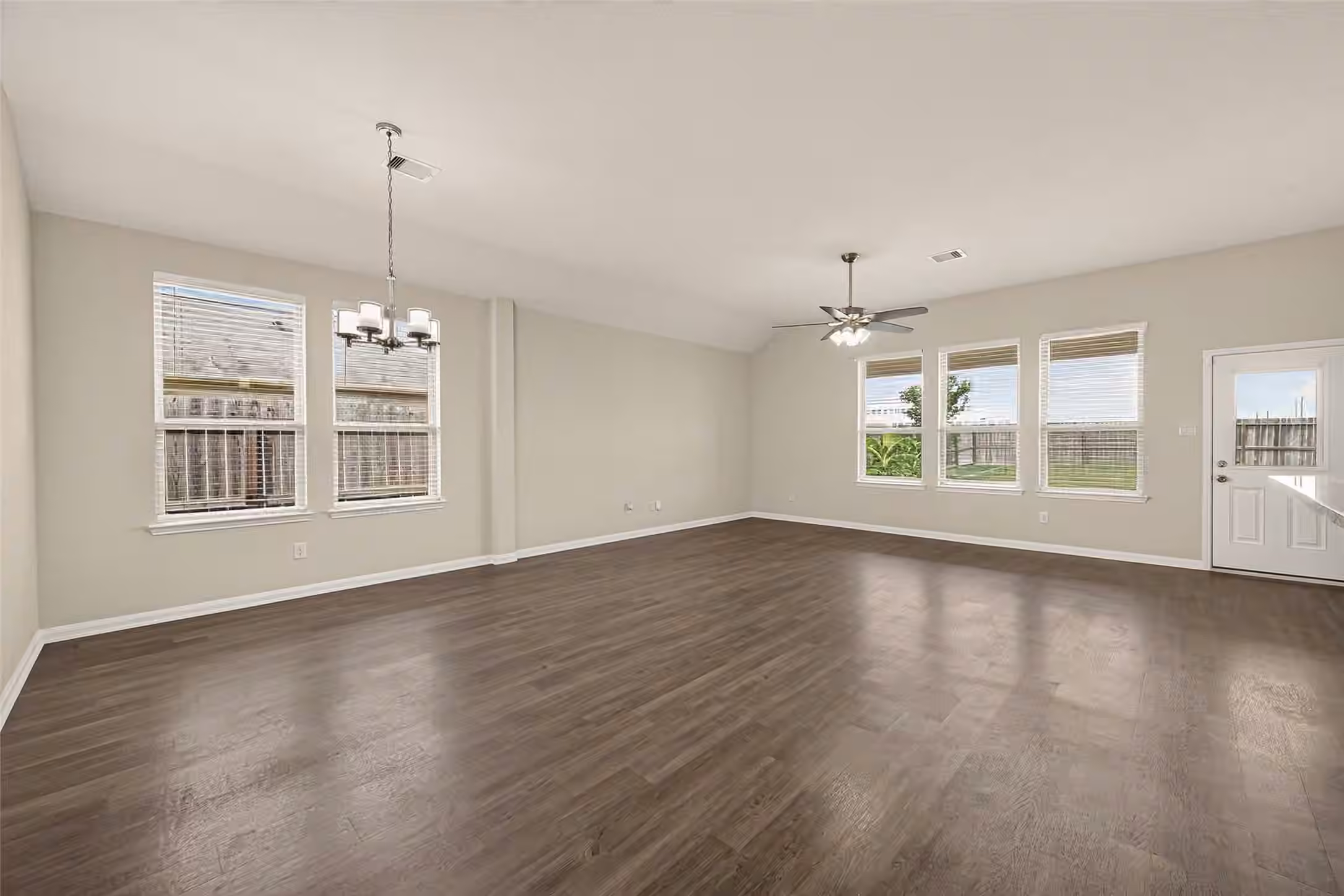 Photo 5 of 207 White Wing Lane, Sealy, TX