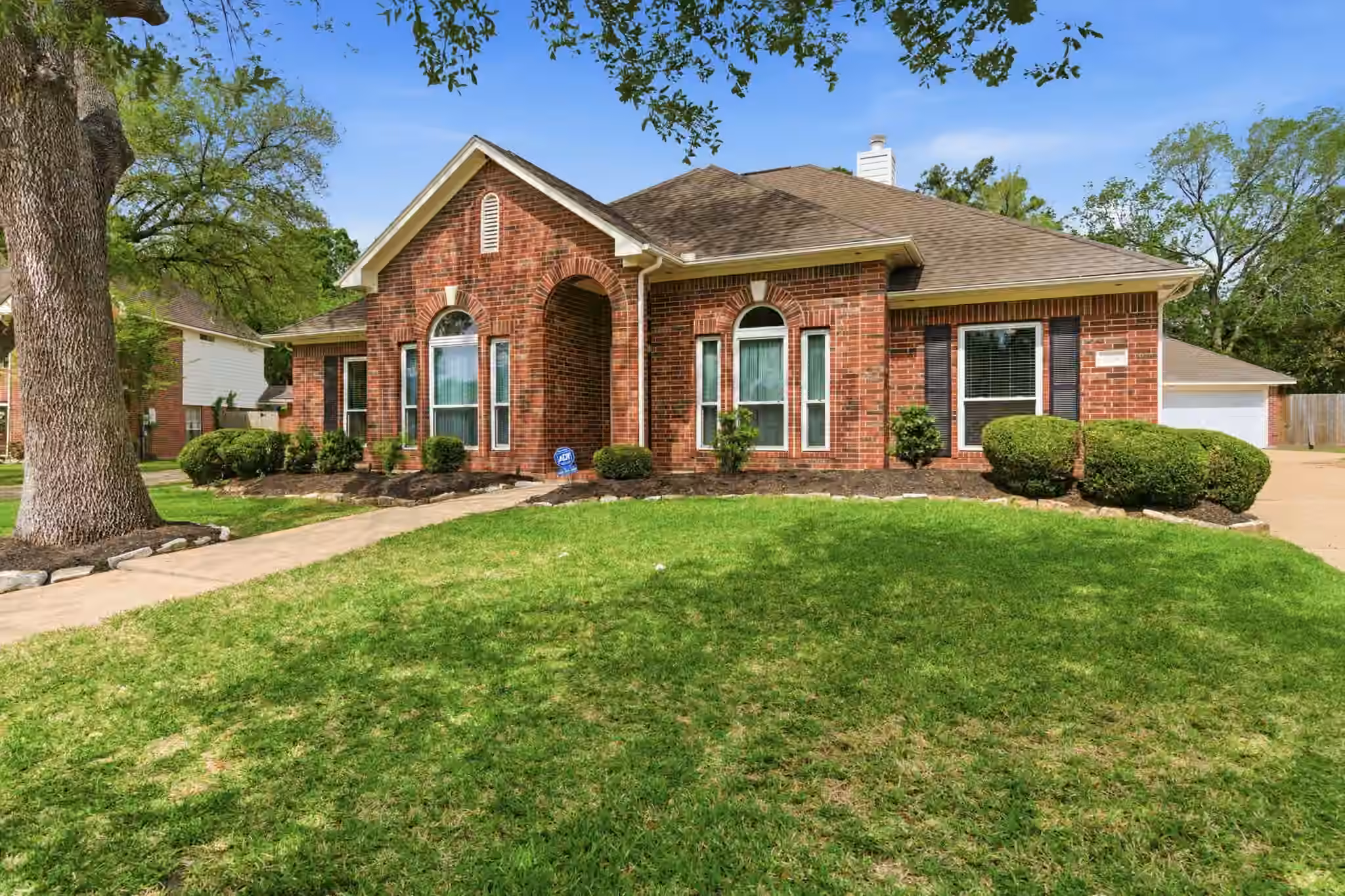 Photo of 304 Melodywood Drive, Friendswood, TX