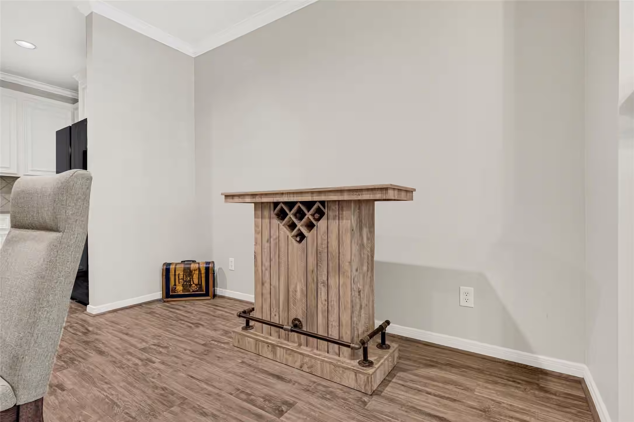 Photo 7 of 711 W Heights Hollow Lane, Houston, TX