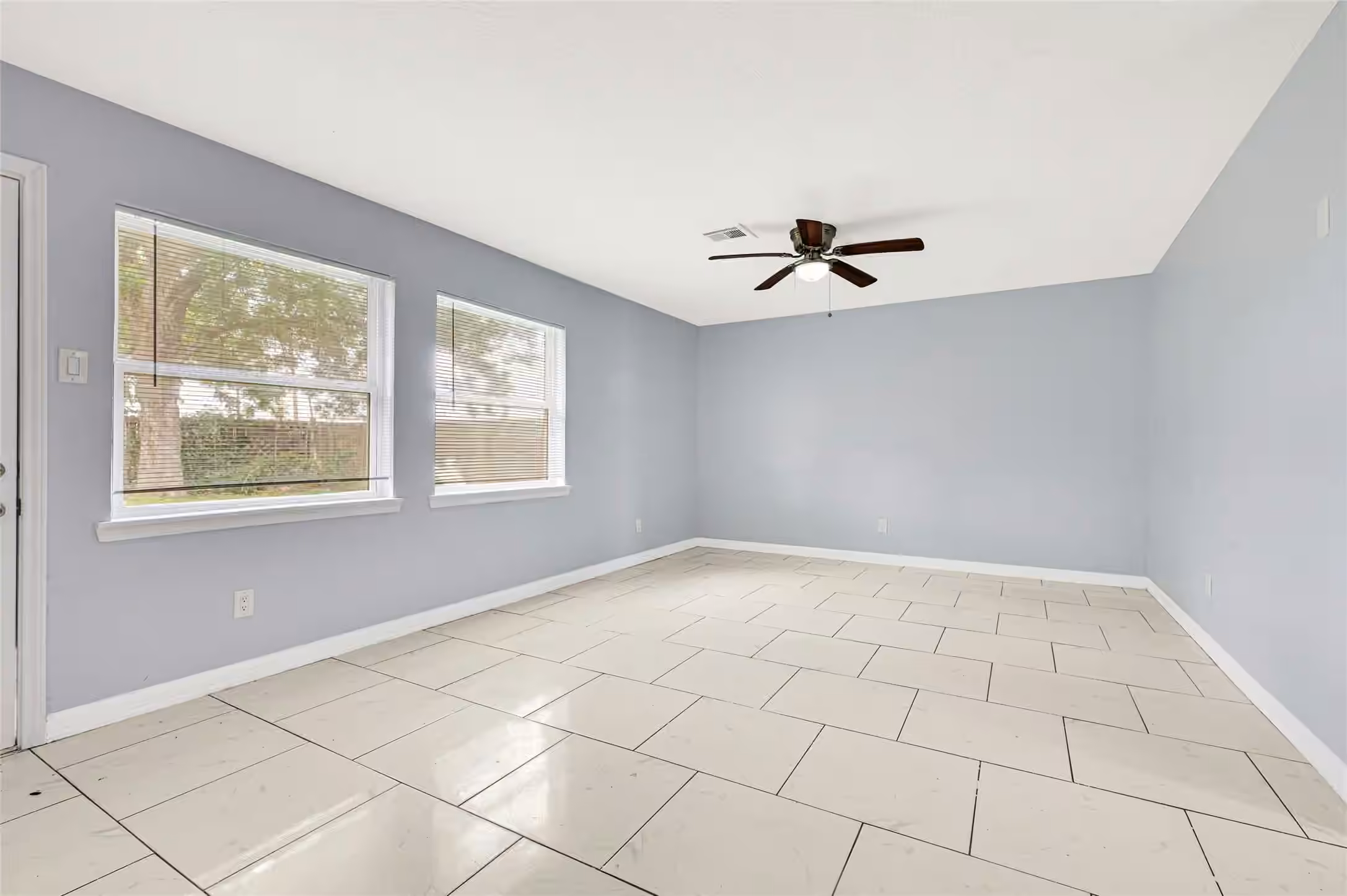 Photo 7 of 10507 Kirkhall Drive, Houston, TX