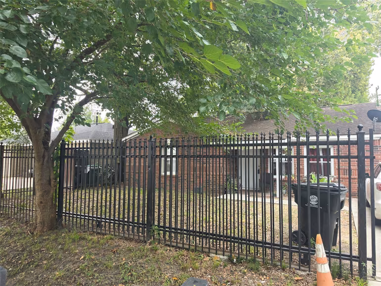 Photo 4 of 610 John Alber Road, Houston, TX