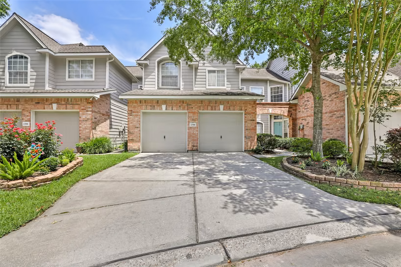 Photo 3 of 2346 Summit Way Court, Kingwood, TX