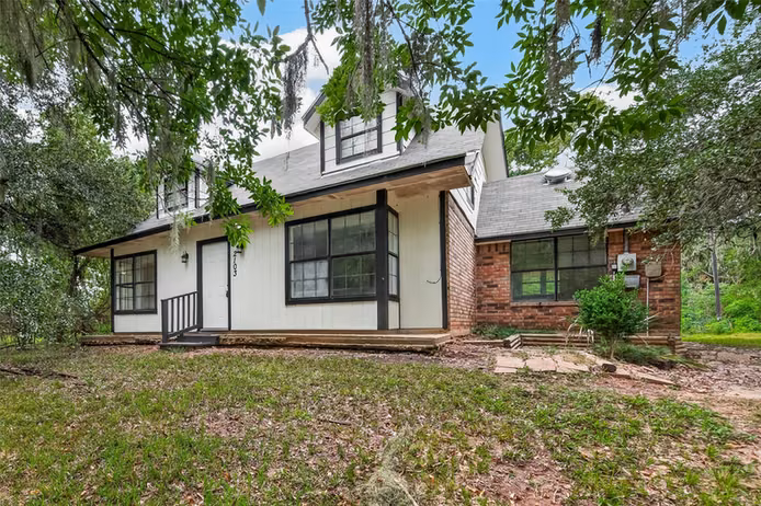 Photo 3 of 2103 Bayou Drive, Lake Jackson, TX