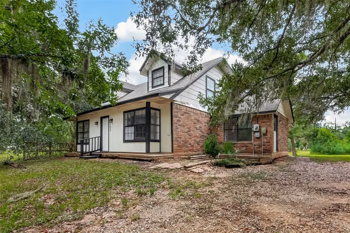 Photo 4 of 2103 Bayou Drive, Lake Jackson, TX