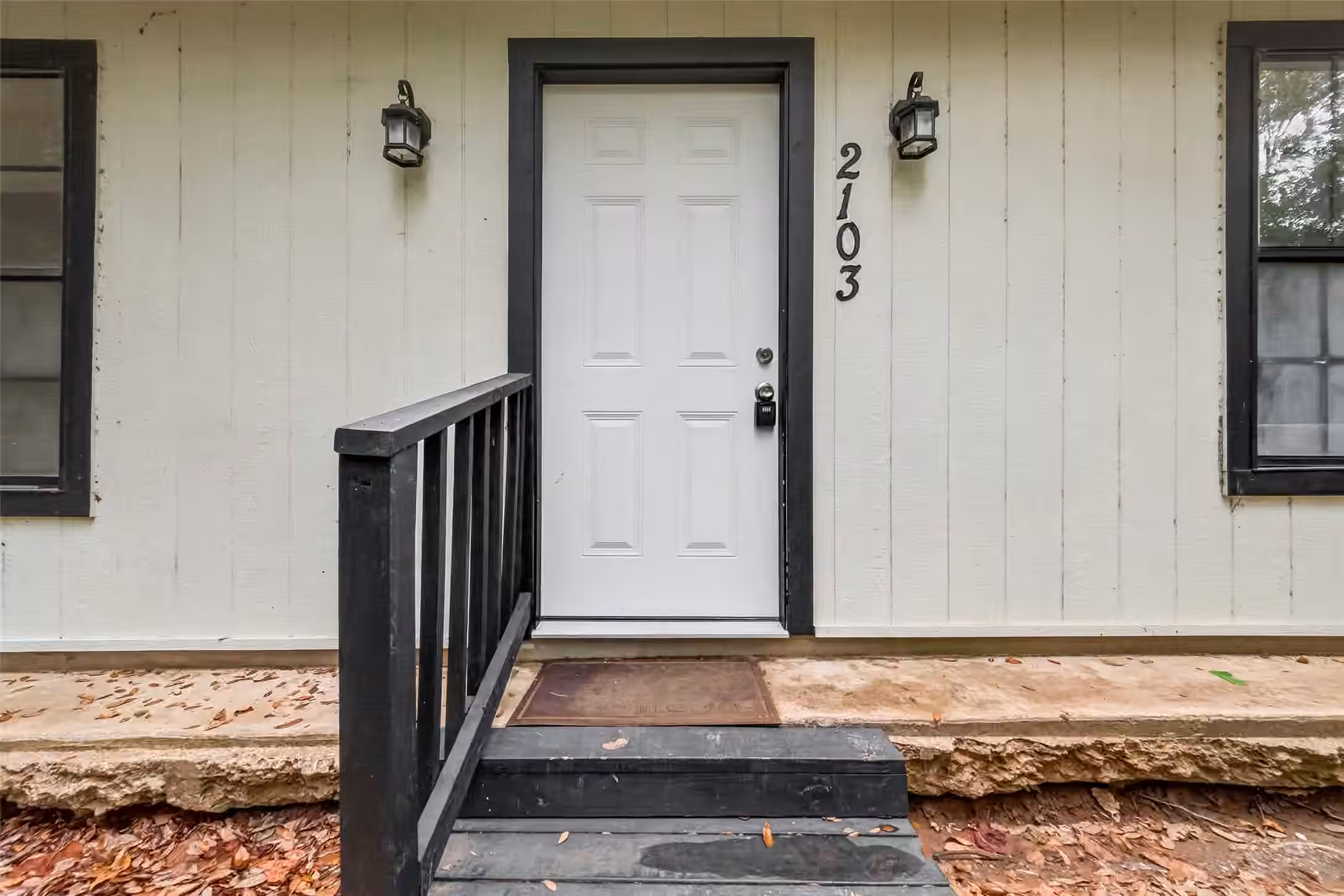 Photo 5 of 2103 Bayou Drive, Lake Jackson, TX