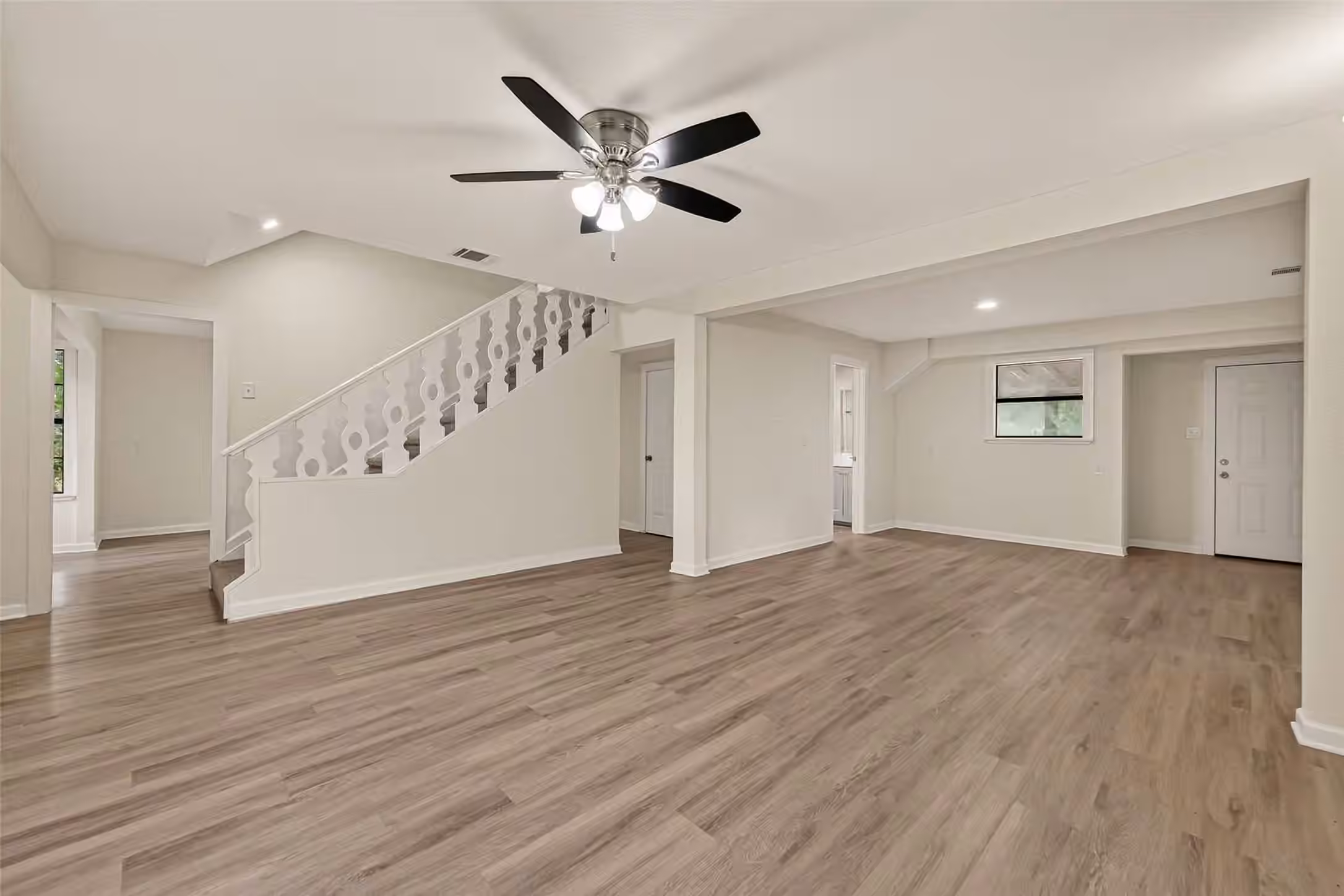 Photo 7 of 2103 Bayou Drive, Lake Jackson, TX
