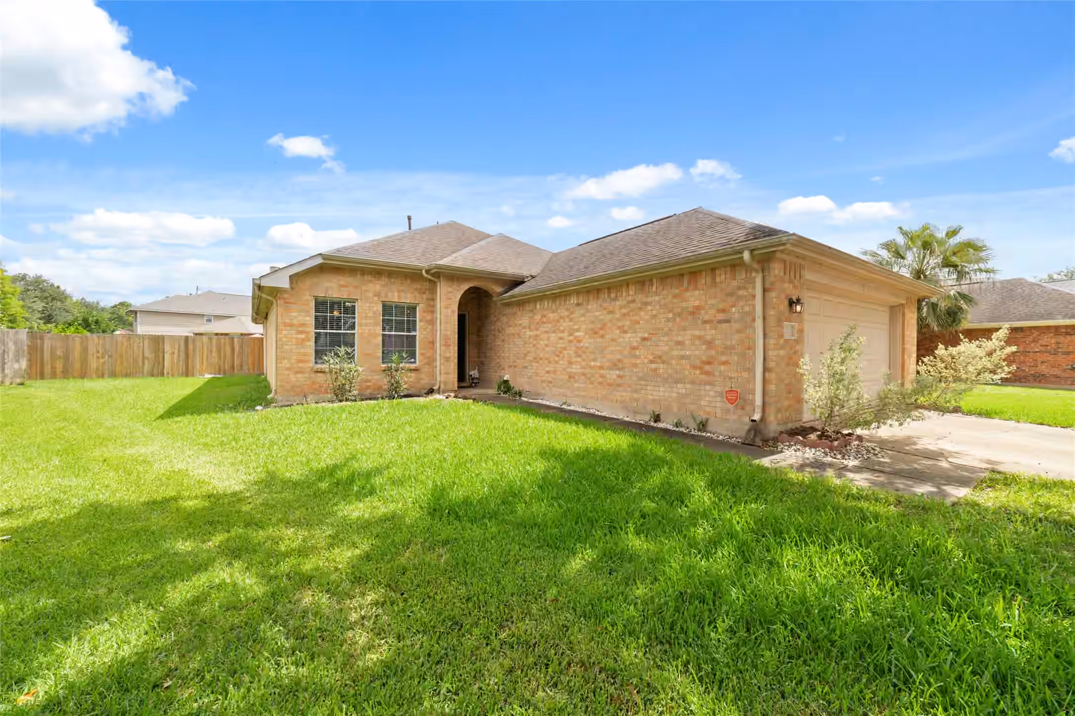 Photo 3 of 13605 Trail Meadow Lane, Rosharon, TX