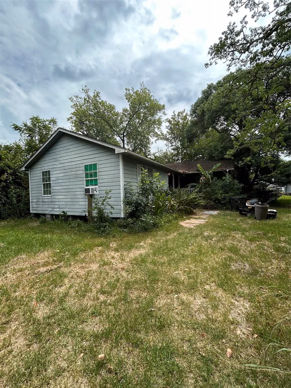 Photo 2 of 4739 13th Street, Bacliff, TX