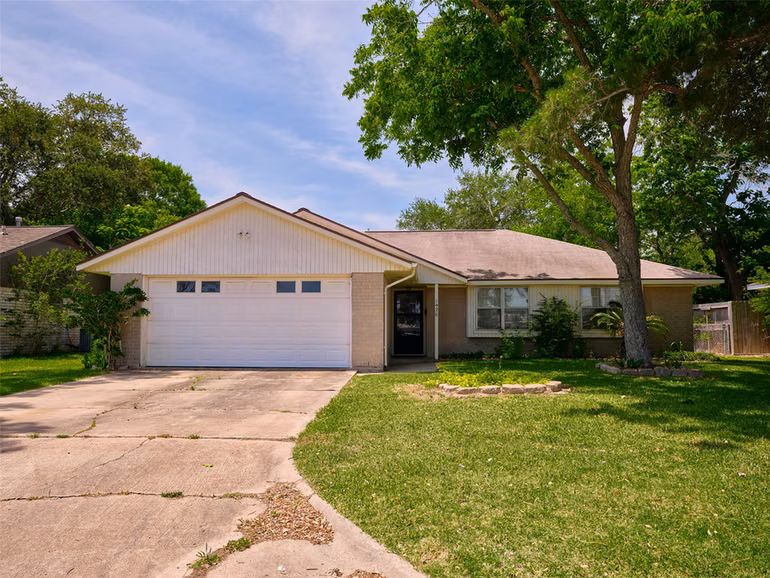 Photo of 1426 Mahlmann Street, Rosenberg, TX