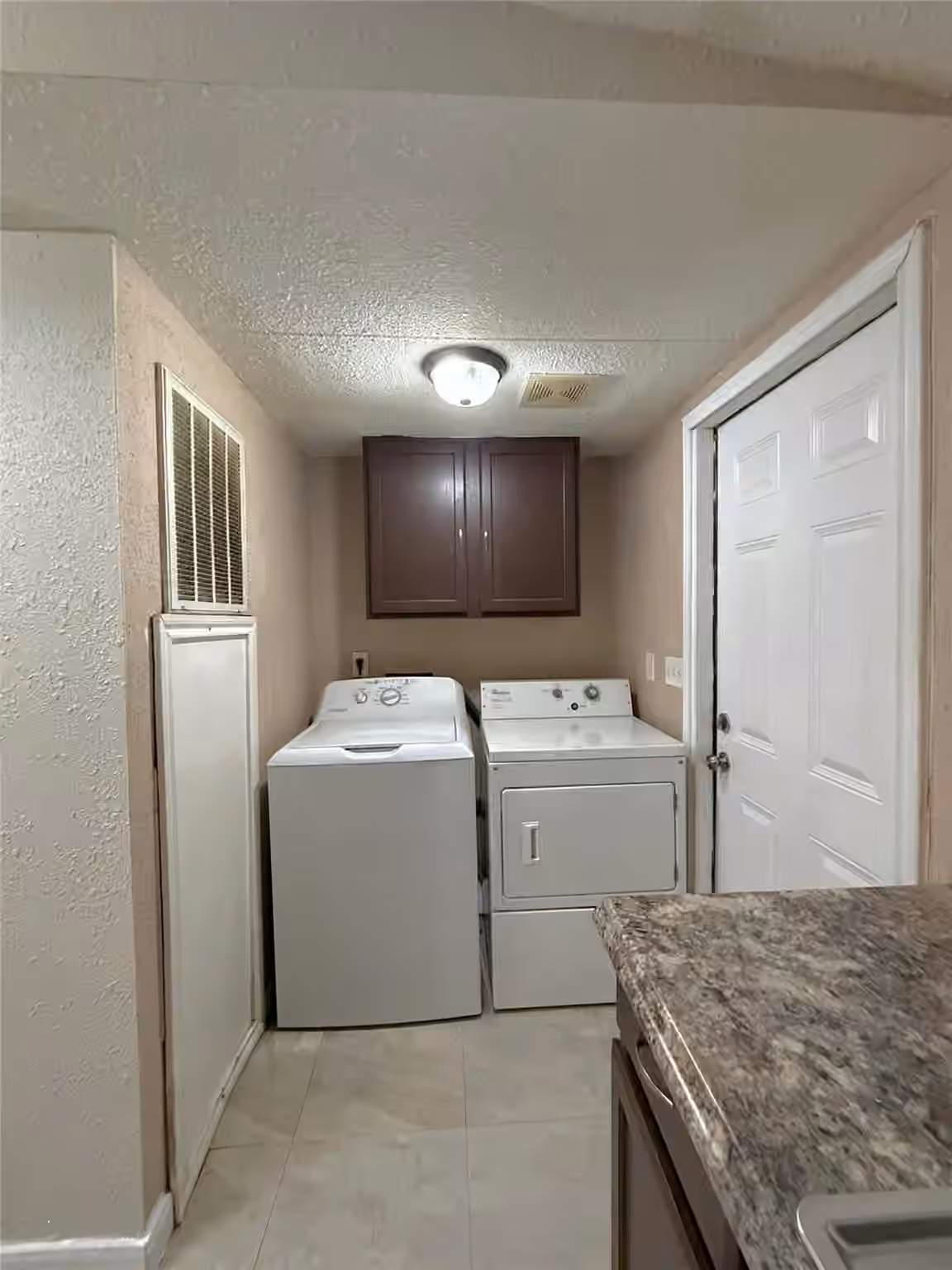 Photo 5 of 2000 W W Humble Street, Baytown, TX